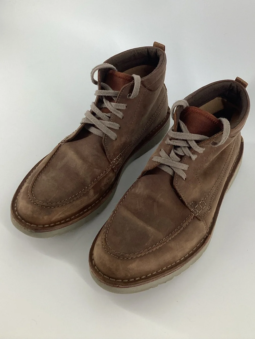 Clarks Vargo Brown Suede Chukka Boots with Contrast Laces